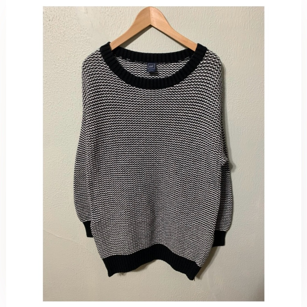 Gap sweater